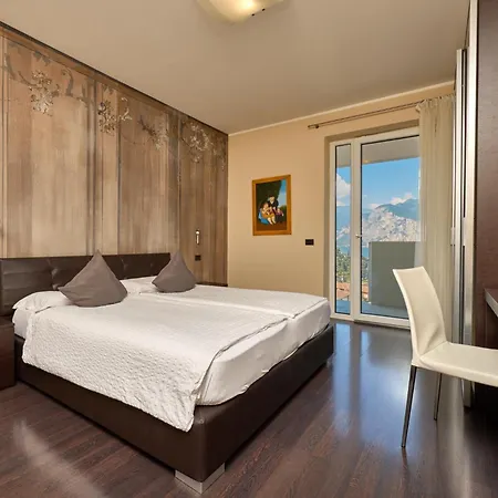 Hotel Smeralda 3*